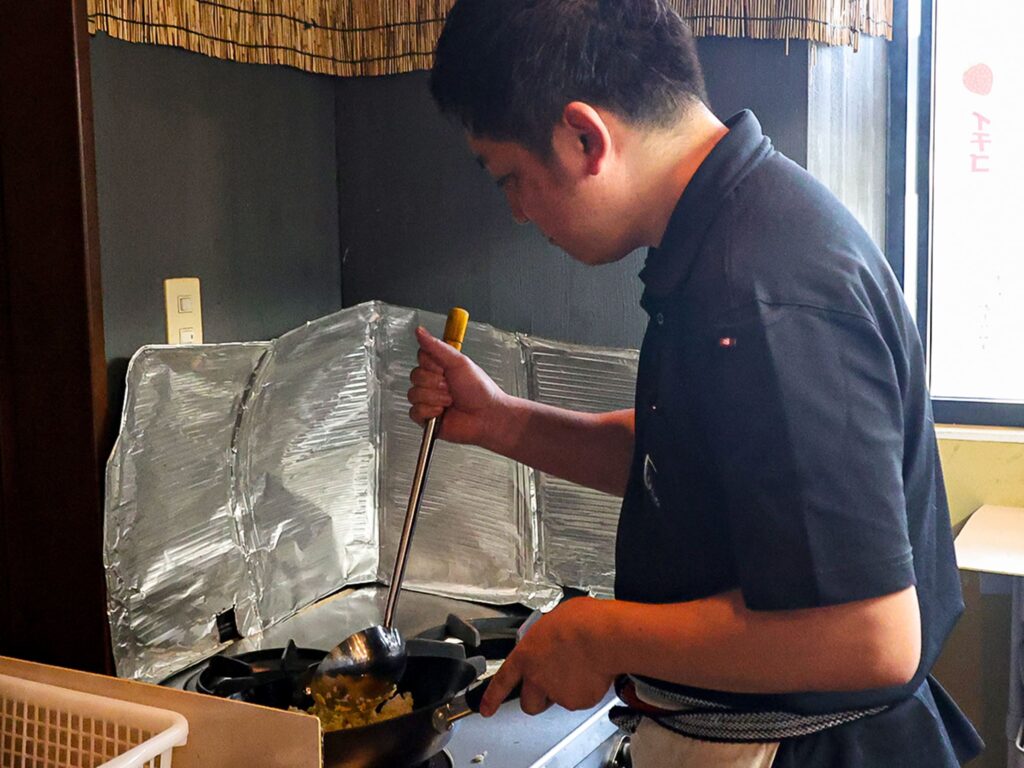 炭火親鶏隠れ屋の代表